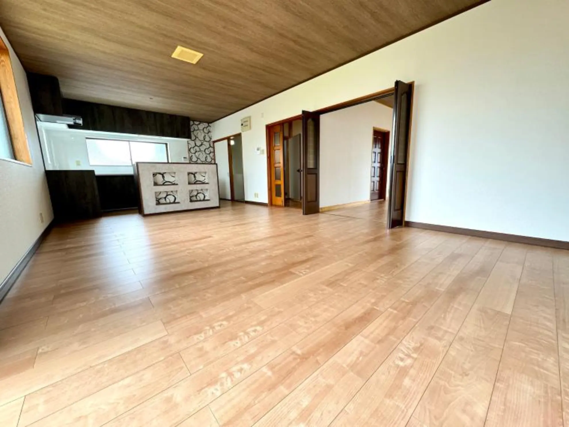 Spacious Iwade 6LDK single-storey home — PE-0072