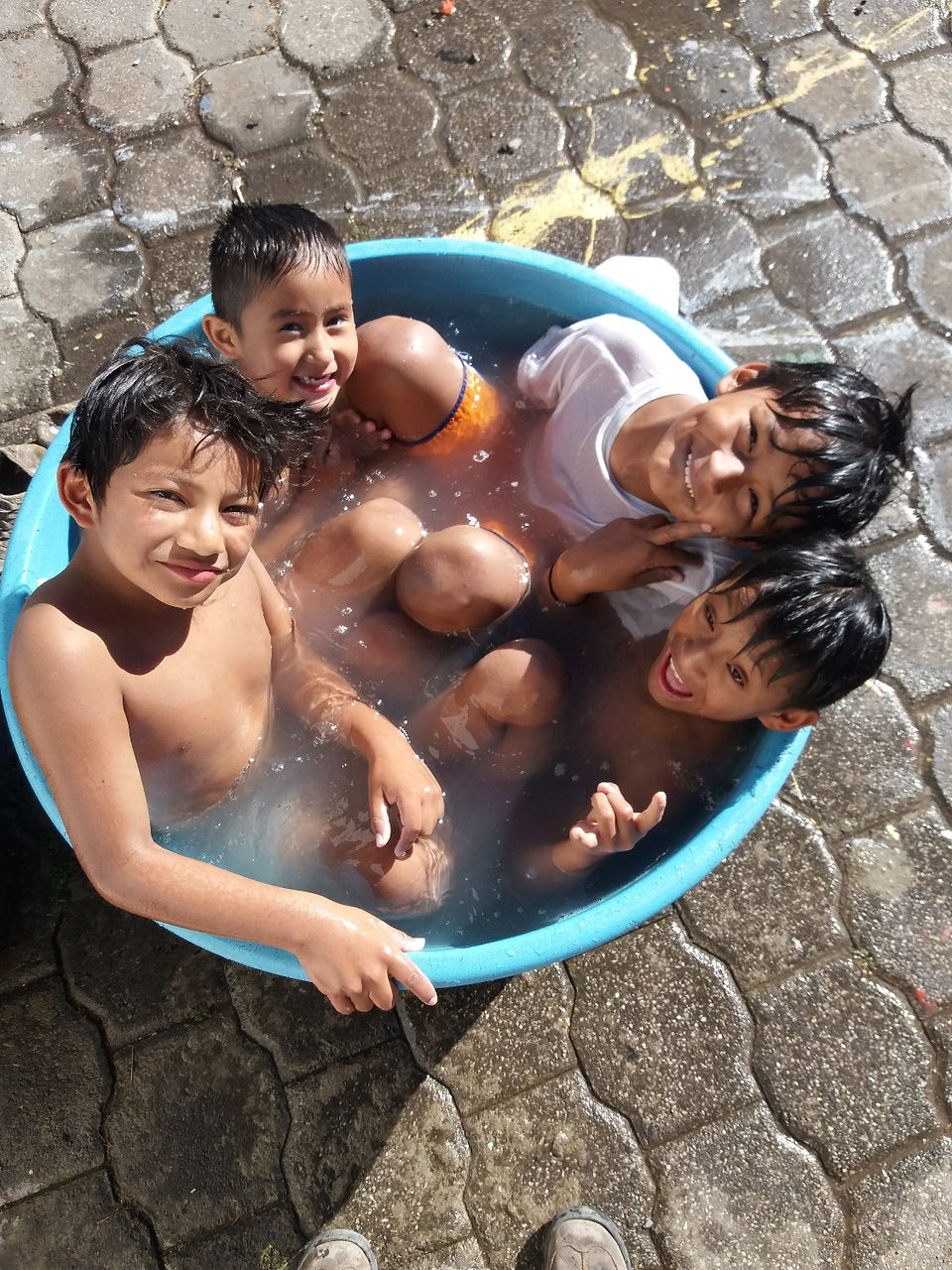 Clothes-washing-tub-pool
