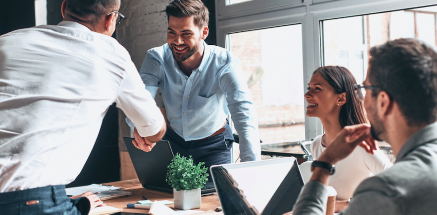 People-shaking-hands-in-office-877x432.p