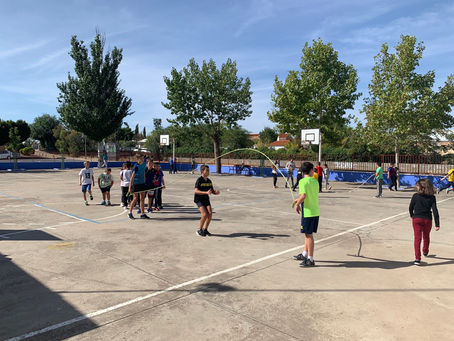 COMENZAMOS CON LOS RECREOS ACTIVOS (JUEGOS POPULARES) EN LA SEMANA EUROPEA DEL DEPORTE.