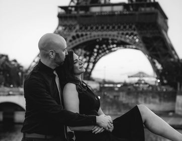 Couple sitting in front of the Eiffel Tower, black-and-white photo