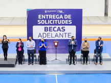 Arranca Roberto Cabrera programa ‘Becas Adelante’.