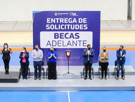 Arranca Roberto Cabrera programa ‘Becas Adelante’.