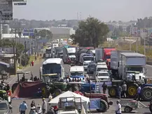 GOBIERNO DE SHEINBAUM FIRMA NUEVO ACUERDO PARA EVITAR BLOQUEOS EN NAVIDAD Y AÑO NUEVO.
