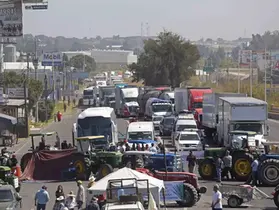 GOBIERNO DE SHEINBAUM FIRMA NUEVO ACUERDO PARA EVITAR BLOQUEOS EN NAVIDAD Y AÑO NUEVO.