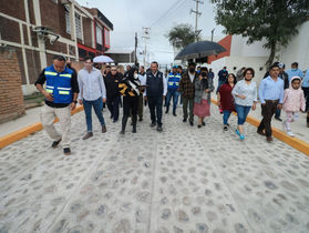 ENTREGA ROBERTO CABRERA REHABILITACIÓN DE CALLE.