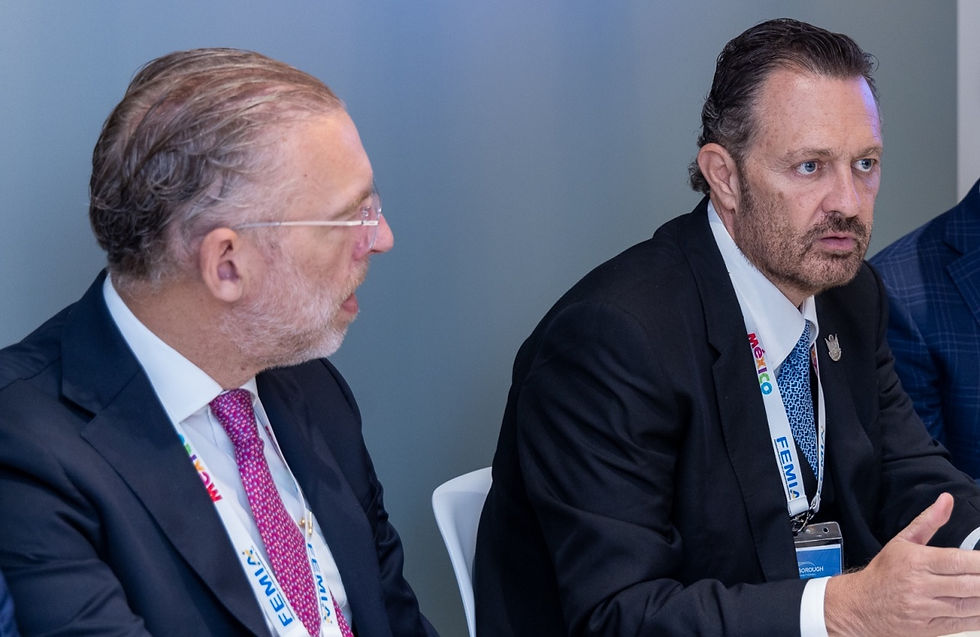“La verdad es que debemos estar muy orgullosos como queretanas y queretanos, de lo que Safran está haciendo en Querétaro. Es impresionante lo que están haciendo. Como ya comentaba, va a ser un centro para toda América, del continente, y esto, sin lugar a dudas, nos pone en otro nivel y Safran sigue creyendo en Querétaro y por algo será”, apuntó.