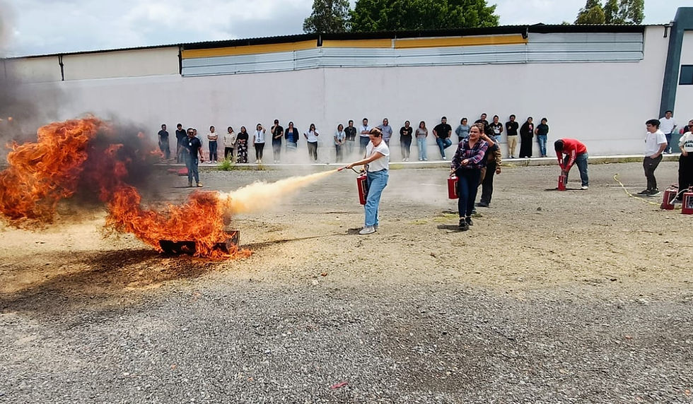 La capacitación se enfocó en temas como la Jornada Integral de Protección Civil e Introducción a la Protección Civil, Prevención y Combate de Incendios, Primeros Auxilios Psicológico; Primeros Auxilios Agrestes y Primeros Auxilios Pediátricos; Diseño de Escenarios y Simulacros de Evacuación; Manejo de Materiales Peligrosos, además de sesiones en materia de Reanimación cardiopulmonar (RCP) y Desfibrilador externo automático (DEA), entre otros.