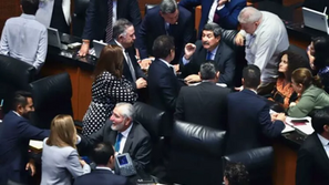 Legisladores se confrontan por rechazo de Maru Campos a acudir al Senado.