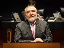 MORENISTAS Y PANISTAS SE CONFRONTAN EN EL SENADO POR ADÁN AUGUSTO LÓPEZ.