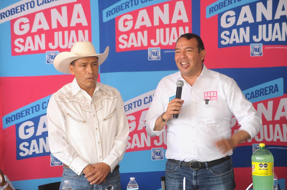 Si el sector agropecuario gana, gana San Juan del Río, afirmó el candidato del Partido Acción Nacional (PAN) a la Presidencia Municipal de esta demarcación, Roberto Cabrera Valencia, durante un encuentro con las y los integrantes de la Unión de Ejidos “Adolfo López Mateos”, donde nuevamente se comprometió a hacer equipo con el campo sanjuanense.