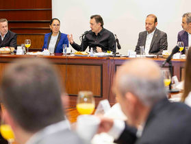 MAURICIO KURI SE REÚNE CON INDUSTRIALES E INVITÓ A SER PARTICIPES PARA UN MEJOR QUERÉTARO. 