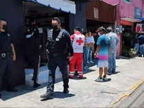 ROBAN NEGOCIO DE TENIS EN PLENO CENTRO DE LA CIUDAD, CON DETENIDOS.