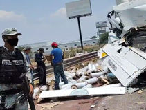 FUERTE ACCIDENTE SE REGISTRO SOBRE LA AUTOPISTA MÉXICO-QUERÉTARO, DOS LESIONADOS.