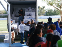 ASISTE LUIS NAVA A ENTREGA DE CANASTAS ALIMENTARIAS EN CORREGIDORA.