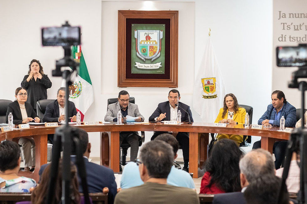 Con la misma cantidad de votos, el Ayuntamiento aprobó la presentación y publicación del Bando Solemne por el que se da a conocer la Declaratoria de los Munícipes Electos para Integrar el Ayuntamiento de San Juan del Río, Administración 2024-2027, conformada con los integrantes de las Secretarías de Finanzas, Administración, Obras Públicas Municipales, Gobierno, Servicios Públicos Municipales y la Coordinación del Órgano Interno de Control, liderados por Fernando Damián Oceguera, Rubén Cíntora López, Edith Álvarez Flores, Bibiana Rodríguez Montes, Ernesto Mora Rico y Nelly Martínez Trejo, respectivamente.