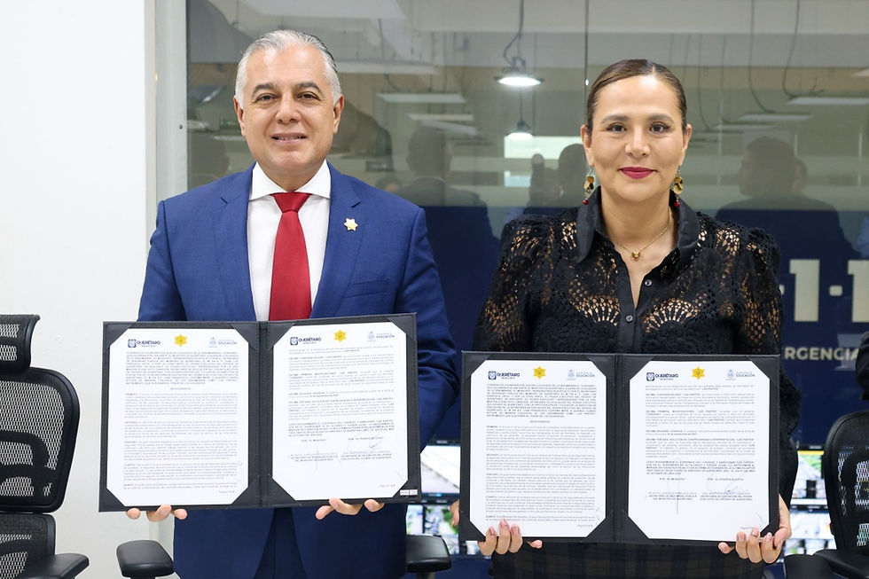 Martha Soto y Juan Luis Ferrusca Ortiz, firman un convenio de colaboración en ciberseguridad escolar para fomentar la cultura de prevención y el autocuidado digital en las comunidades educativas de la capital queretana.