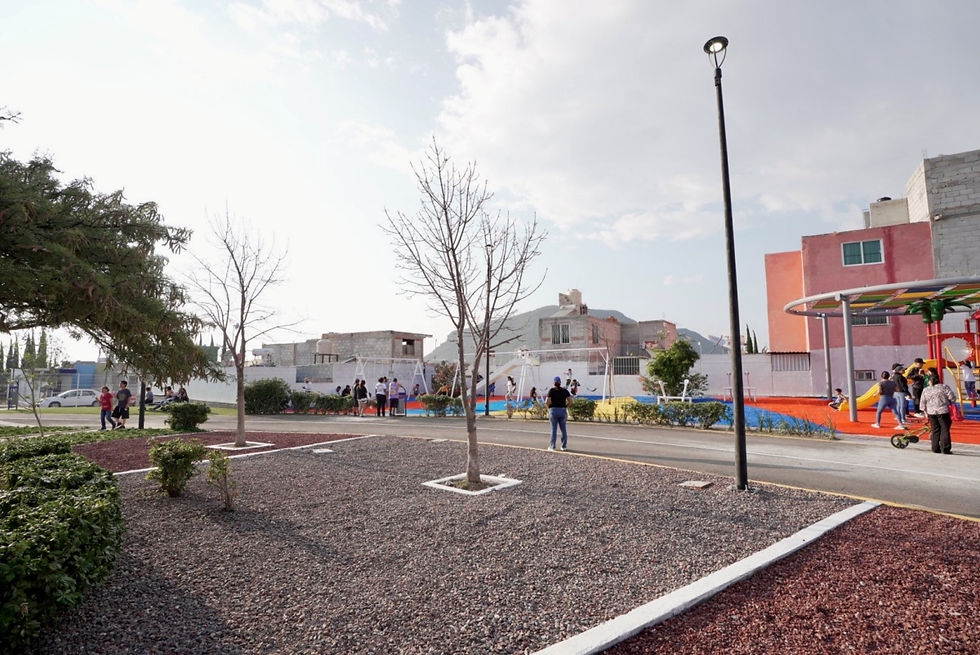 Como parte de estas labores, se intervinieron 11 canchas deportivas, donde se realizaron trabajos de diseño y pintura para mejorar su imagen. 