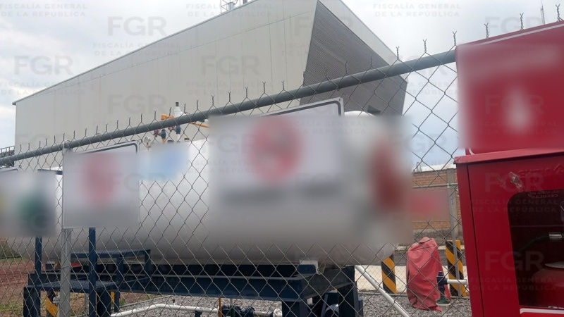 Asegura la FGR más de dos mil litros de hidrocarburo ilícito en Ixtapaluca.