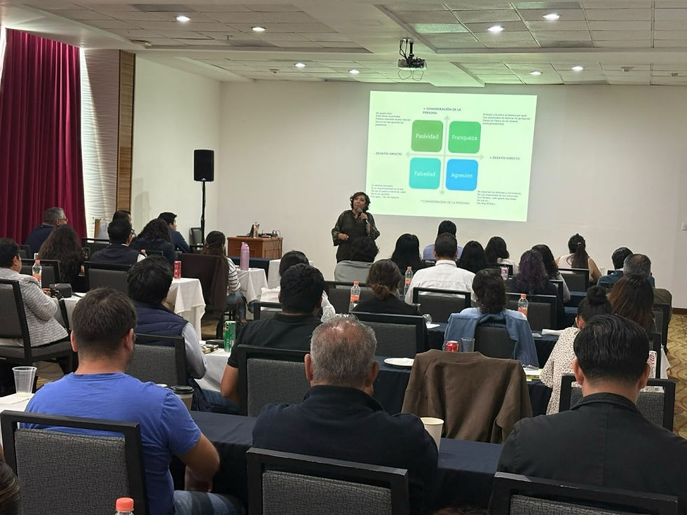 Personal médico participa en el curso de actualización sobre el programa de cáncer en la infancia y la adolescencia, organizado por AMANC, en un evento destinado a fortalecer los conocimientos en las cuatro Jurisdicciones Sanitarias de la entidad.
