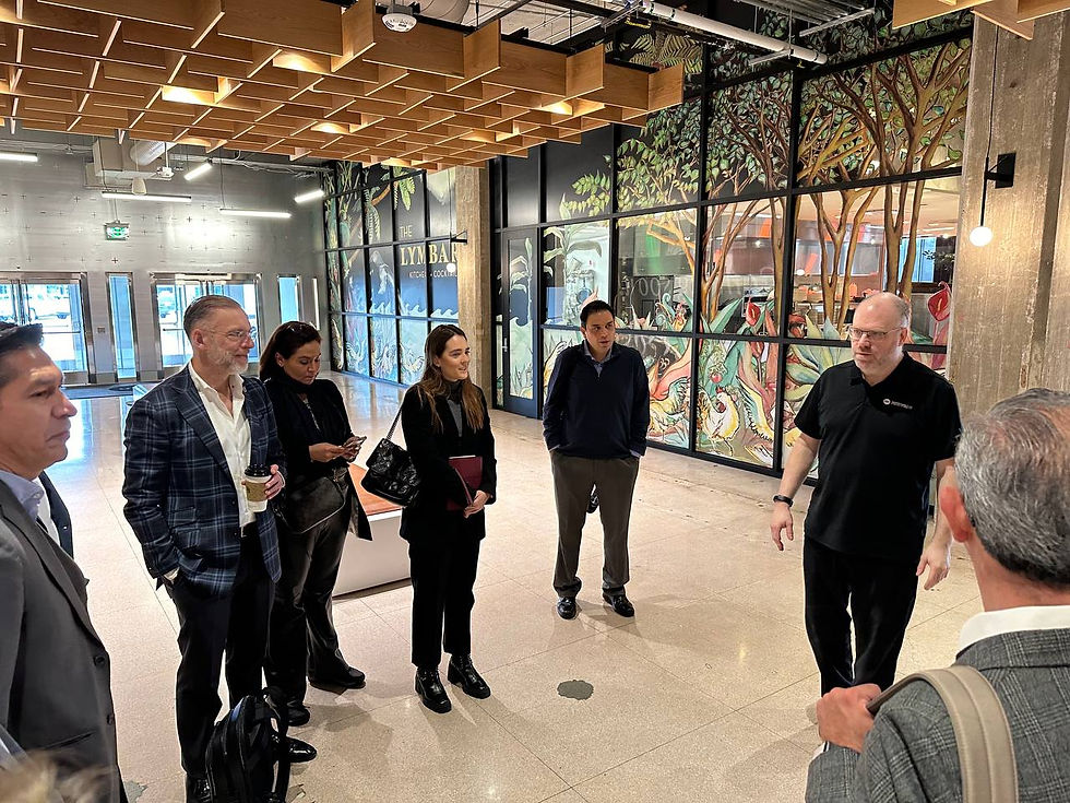 Durante el primer día de actividades, los funcionarios estatales visitaron el edificio y el laboratorio de prototipos de ION-Houston, un espacio que funciona como pieza central del corredor de innovación de esta ciudad, que acerca a comunidades empresariales, corporativas y académicas a espacios y programas colaborativos.