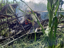 Cae avioneta fumigadora e incendia parcelas en SJR, piloto sobrevive.