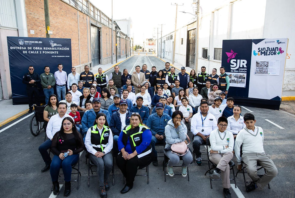 Edith Álvarez Flores, expuso que la obra consistió en la rehabilitación del drenaje sanitario, de las instalaciones de agua potable, la colocación de postes de concreto y luminarias.