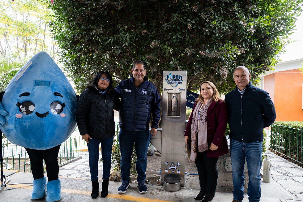 Asimismo, resaltó que este proyecto forma parte del programa “Agua a tu Alcance”, impulsado desde la Coordinación de Proyectos Estratégicos, el cual busca reducir el consumo de botellas de plástico.