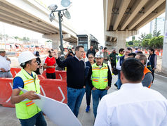 SUPERVISÓ MAURICIO KURI LA OBRA PASEO 5 DE FEBRERO Y ESCUCHO PETICIONES DE CIUDADANOS.