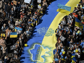 Miles de personas marchan en el mundo contra la invasión rusa manifestando ‘No a la guerra’.