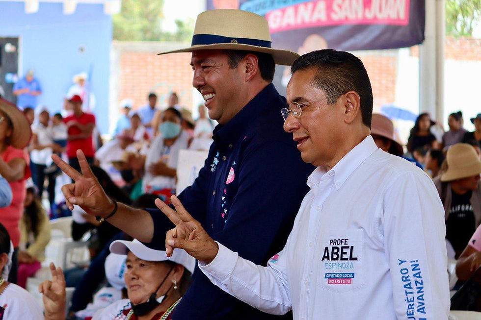 El Profesor Abel Espinoza, candidato del PAN-PRI-PRD a diputado local, por el décimo distrito local, pidió a los habitantes de Santa Rosa Xajay, a que se sumen a la estampida azul, misma que asegura, ganará este próximo 2 de junio: “los invito a que sigamos haciendo equipo por San Juan, no nos equivoquemos, como lo hicieron ciudadanos de otros estados, como Veracruz, Michoacán, Zacatecas, Morelos, etc. Hoy están arrepentidos de haber votado por esa opción” señaló el candidato.