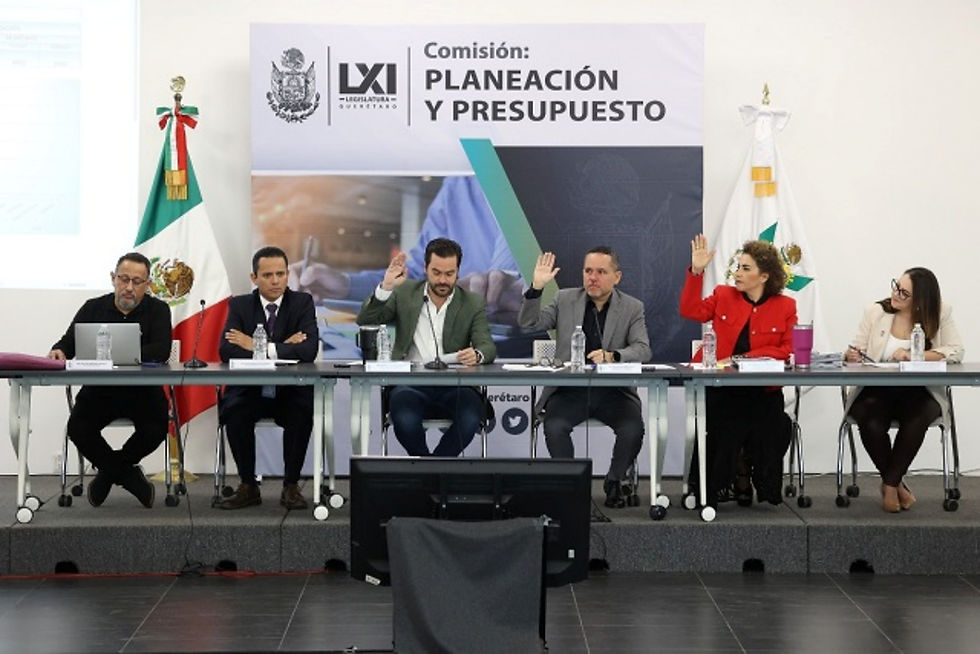 Al reanudarse la sesión de la Comisión de Planeación y Presupuesto de la LXI Legislatura, integrada por los diputados Luis Gerardo Ángeles Herrera, Mauricio Cárdenas Palacios y Adriana Elisa Meza Argaluza, presidente, secretario e integrante de la misma, respectivamente, fueron aprobados los Proyectos de Tablas de Valores Unitarios de Suelo y Construcción para el ejercicio fiscal 2025 de los 18 municipios del estado de Querétaro.