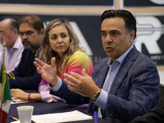 Fortalece Luis Nava alianza con CANACO San Juan del Río para impulsar el desarrollo social.