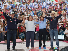 XÓCHITL QUIERE Y LE INTERESA QUERÉTARO, LO MANIFESTÓ EN SU CIERRE DE CAMPAÑA EN SJR.