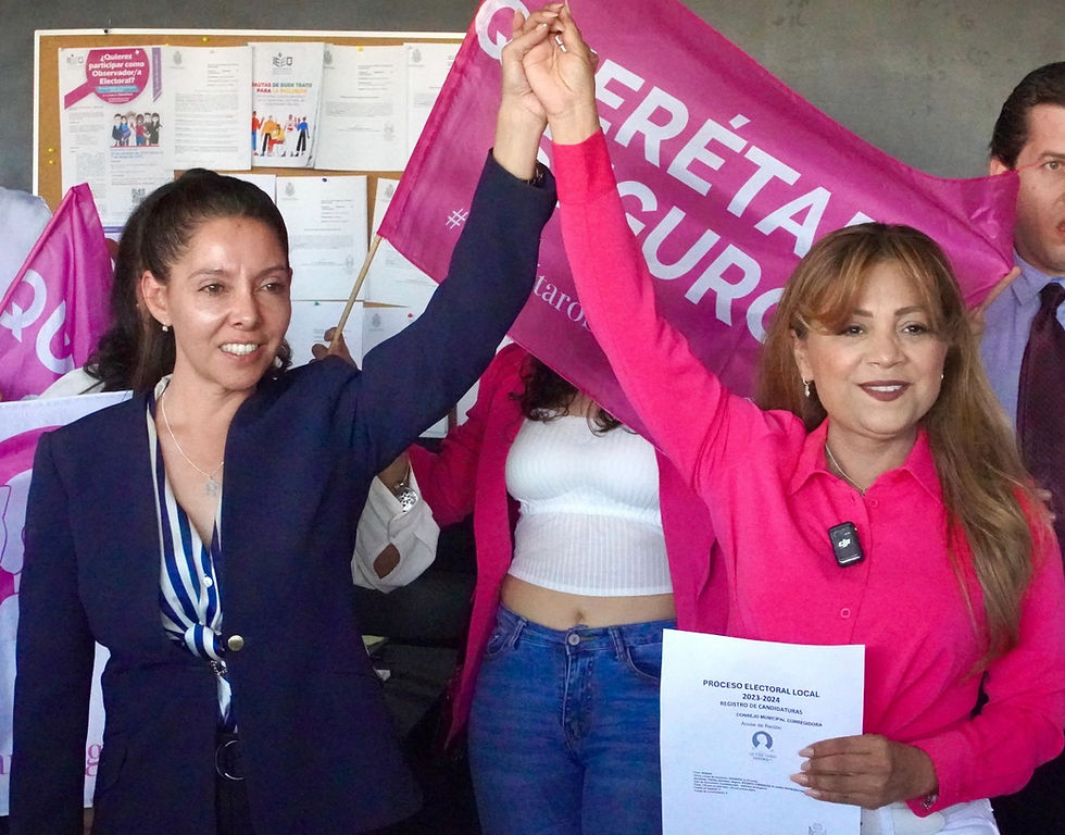 En un emotivo acto, Gaby Moreno formalizó su registro como candidata a la Presidencia Municipal de Corregidora por el Partido Querétaro Seguro, el acto lo realizó acompañada de su familia, compañeros de la fórmula del Ayuntamiento, militantes del Partido Querétaro Seguro, así como de la presidenta de este instituto, Connie Herrera, quienes se unieron para celebrar este importante paso hacia la campaña política que inicia este 15 de abril.