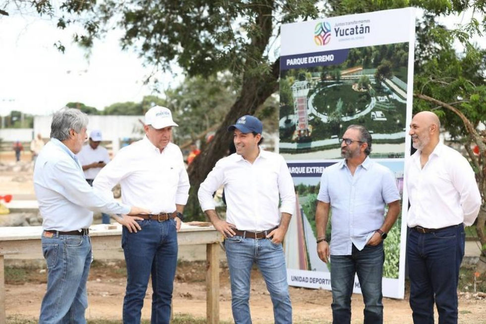 Habitantes del sur de la ciudad contarán próximamente con un espacio deportivo digno y de calidad, al avanzar los trabajos de remodelación y modernización de la Unidad Deportiva del Sur "Henry Martín", obra con una inversión histórica estatal y que supervisó el Gobernador Mauricio Vila Dosal, con lo que muy pronto familias podrán disfrutar de las renovadas instalaciones, con lo que se contribuye a cerrar la brecha de desigualdad.