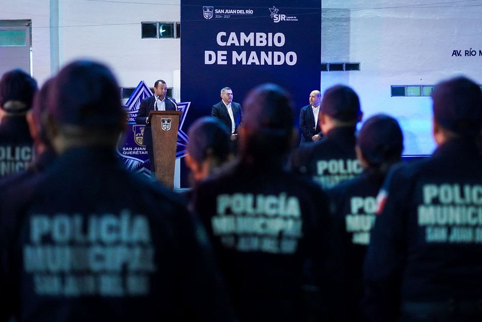 En este primer acto de la Administración Municipal 2024-2027, estuvieron presentes directores de áreas adscritas a la Secretaría, los diferentes niveles de mando de la SSPM-SJR, elementos de la Coordinación Municipal de Protección Civil, del Cuerpo de Bomberos de San Juan del Río, así como corporaciones de atención de emergencias.