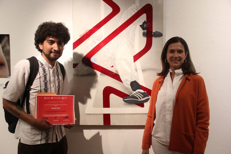 A consideración del jurado se otorgarán tres premios de adquisición a las tres obras seleccionadas como ganadoras por un monto máximo de 40 mil pesos cada una; las obras ganadoras formarán parte de la colección del patrocinador adquisidor, que en este caso será la Agencia Conceptum la cual está comprometida en la divulgación de la cultura deportiva y artística, y en la generación de alianzas entre la producción artística y cultural con el mercado deportivo.