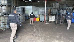 EN CATEO, FGR ASEGURA INMUEBLE Y 22 CONTENEDORES CON MÁS DE 17 MIL LITROS DE HIDROCARBUROS.