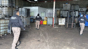 EN CATEO, FGR ASEGURA INMUEBLE Y 22 CONTENEDORES CON MÁS DE 17 MIL LITROS DE HIDROCARBUROS.