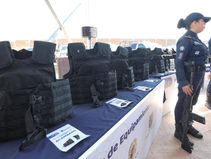 EQUIPAN EN SEGURIDAD PÚBLICA A 30 MUNICIPIOS.