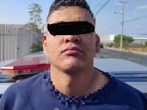 Robó un celular e intento abusar sexualmente de la dependienta, siendo asegurado.