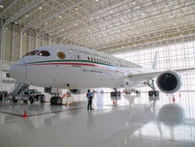 AMLO entrega avión presidencial a nueva empresa del Ejército e invita a rentarlo.