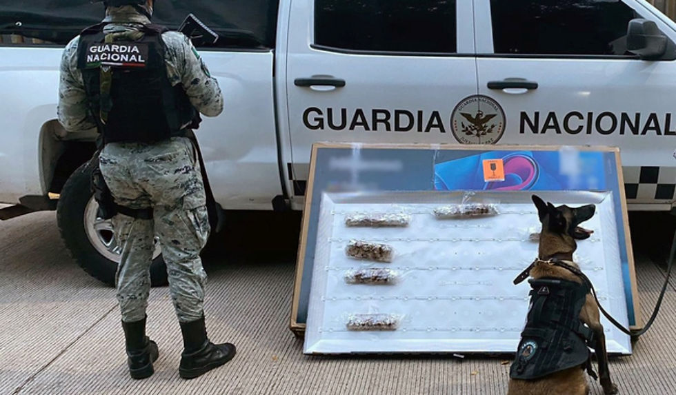 En cumplimiento de la Estrategia Nacional de Seguridad Pública y para contribuir con la Estrategia Nacional de Prevención de Adicciones Juntos por la Paz, en Sinaloa, integrantes de la Guardia Nacional (GN) aseguraron droga sintética cristal oculta dentro de una pantalla inteligente.