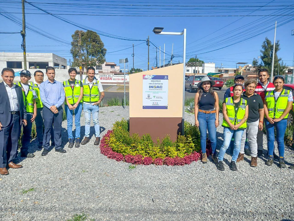 Como parte del Programa Adopta un Camellón, se rehabilitó la estructura de avenida Lomas del Pedregoso, donde realizó mejoramiento de la imagen con textura, plantación de árboles, iluminación, instalación de letreros alusivos al cuidado del medio ambiente y la colocación de una placa; dichos trabajos fueron realizados por la empresa INOAC que, en una siguiente etapa, colocará una estación de reciclaje dentro del mismo camellón.