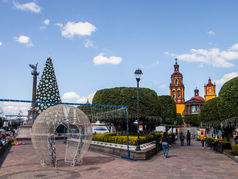HOY POR LA NOCHE EVENTO ARTÍSTICO AMENIZARÁ ENCENDIDO DE MEGA PINO NAVIDEÑO.