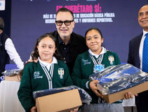 RECIBEN UNIFORMES Y ÚTILES ESCOLARES 354 MIL ESTUDIANTES.