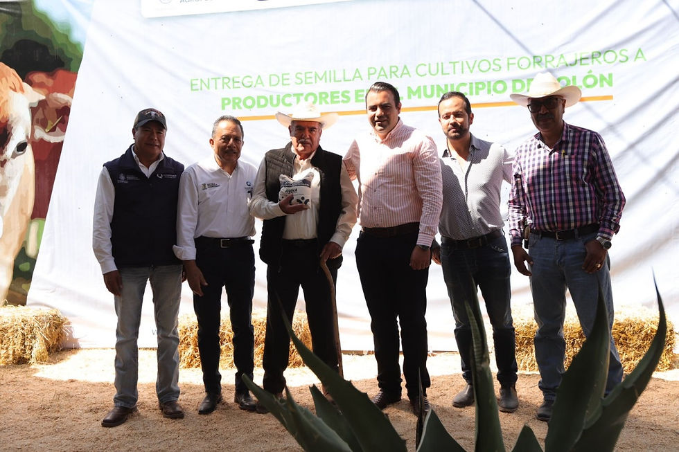 “Necesitamos que el campo esté actuante, que el campo esté activo y sobre todo que sigamos produciendo los alimentos que se necesitan día a día en cada una de las mesas de los queretanos, y bueno, haciendo referencia a eso, yo les quiero decir, a todos los aquí presentes, que diario necesitamos de un productor.”, señaló.