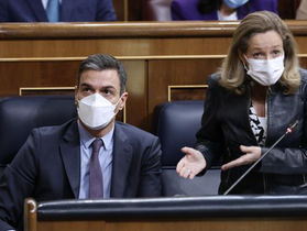 El Gobierno promete recortar el precio del gas, la luz y la gasolina sin hablar de impuestos.