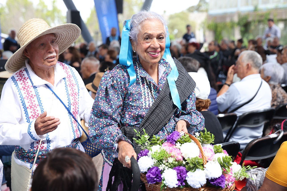 Los ganadores del concurso “Carta a mis nietos” fueron: en primer lugar, Dolores Zamorano Guerrero (Cadereyta), en segundo lugar, Mercedes Yañez Aguillón (Pinal de Amoles), y en tercer lugar Ofelia Efigenia Viniegra Garcia (Corregidora), mientras en el concurso “Carta a mis abuelos” el primer lugar fue para Juan Pablo Ruiz (Querétaro), en segundo lugar Fernando Yahir Martínez (Pinal de Amoles), y en tercer lugar Omar Hernández Castañeda (Colón).